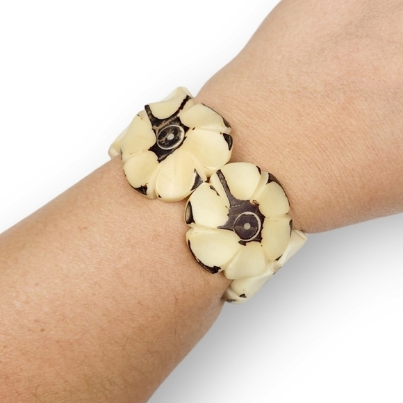 CARVED Flower Stretch Bracelet Tagua Nut Vegetable Ivory Cream Brown Tropical 7" - Picture 6 of 6